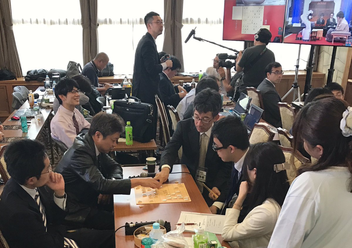 ニコ生公式 将棋 On Twitter 第2期電王戦 第2局 ただいま姫路城にて最終決戦が行われております Https T Co Fuo6hwgvg2 こちら現在の検討室の様子です