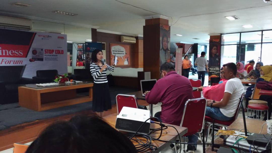 smartfm_mks's tweet photo. Now OnAir #SmartBusinessForum bsm #StopCold stay tune di 101.1 Smart Radio. Disiarkan langsung dr Kampus @stienobel_mks Alauddin https://t.co/PGFIIXAP4m