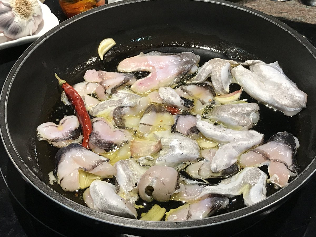 DespensaEmelin's tweet photo. Espaghettata a la norcina y kokotxas de merluza al pil-pil: https://t.co/tkLVXMAvAO …  #receta #findesemana #queaproveche https://t.co/DyoNnfKP9P