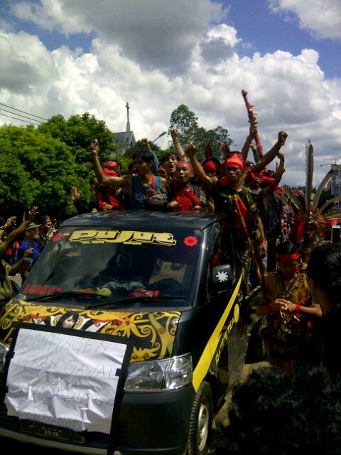 niko_ptkborneo's tweet photo. Pawai Budaya Adat Dayak dlm Pekan Gawai Dayak Ke-32 di Pontianak, Kalimantan Barat@PakatDayak @dayaklover https://t.co/M6lNevBLE1