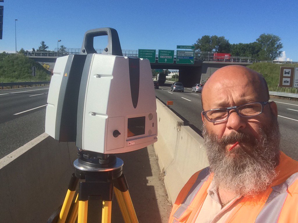 FestaPrato's tweet photo. Scansioni 3D con p40 Paura in centro autostrada https://t.co/ZTUZ4w5fKh