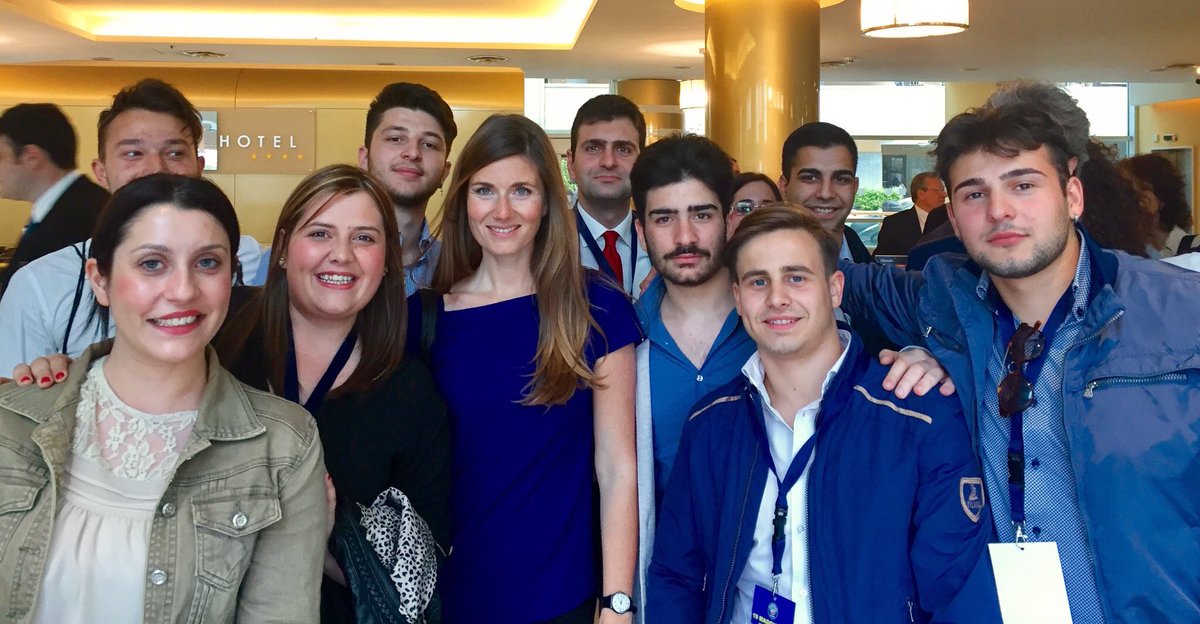 fi_giovani's tweet photo. #NonCiFermiamomai ieri a #Roma #GrandissimoSuccesso X #OrgoglioAzzurro!#AvantiTuttaNoiConSilvio! @AngieCalabria @Antonio_Tajani @FI_Online_ https://t.co/NK9QeFZNdv