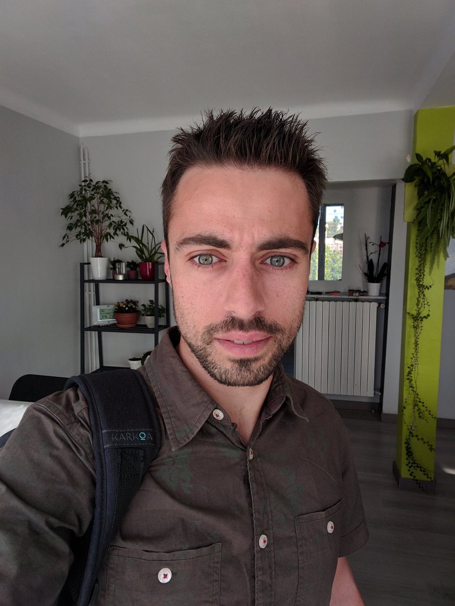 u2032's tweet photo. Papier, Stylo, Ordi, Soleil… Tout est prêt pour une journée de conférence 🤗☕ #dev #NoJUG @montpellierjug https://t.co/3NP2ZopEDm
