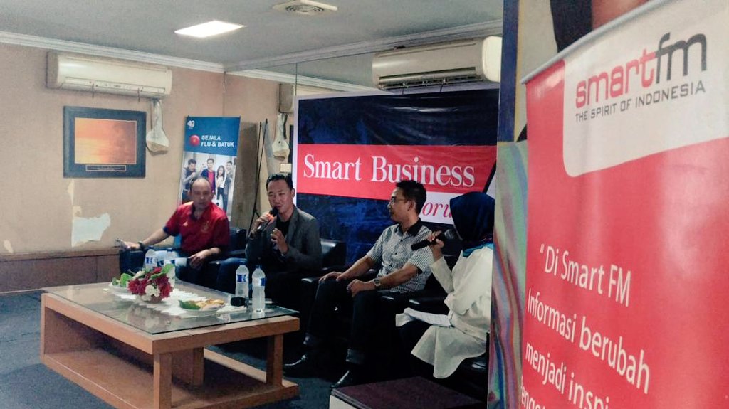 smartfm_mks's tweet photo. #SmartBusinessForum bersama Stop Cold dengan tema Yang Muda Young Preneur bsm @AndiMattuju
Dan disiarkan langsung di 101.1 Smart Radio https://t.co/cq0nWyC4Mx