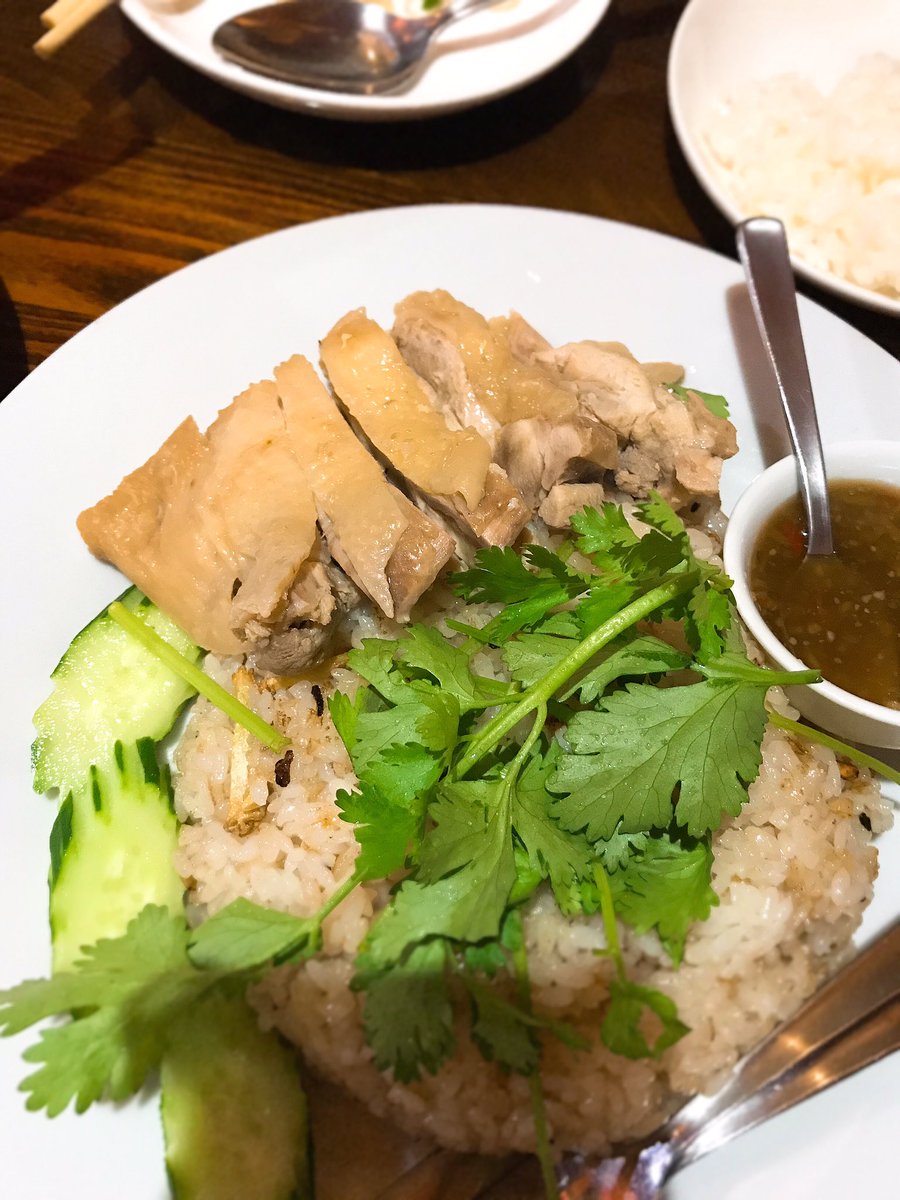 みず 宇都宮の 美味しいタイ料理屋 メナム 待ってましたグリーンカレー 辛 カオマンガイ 旨 メナムのカオマンガイはじめて食べたが美味しい ライスと肉にしっかり味付いててソースがちゃんとまとめてくれる 皆様 宇都宮駅東からタイへの