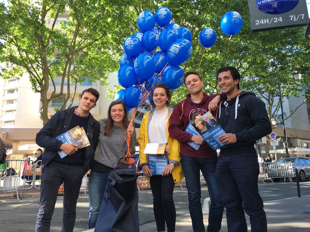gfdainville's tweet photo. Ils sont gonflés à bloc à #BoisColombes #Courbevoie #LaGarenne pour soutenir @gfdainville le candidat @577PourLaFrance dans #Circo9203 https://t.co/ycm9taLBqH