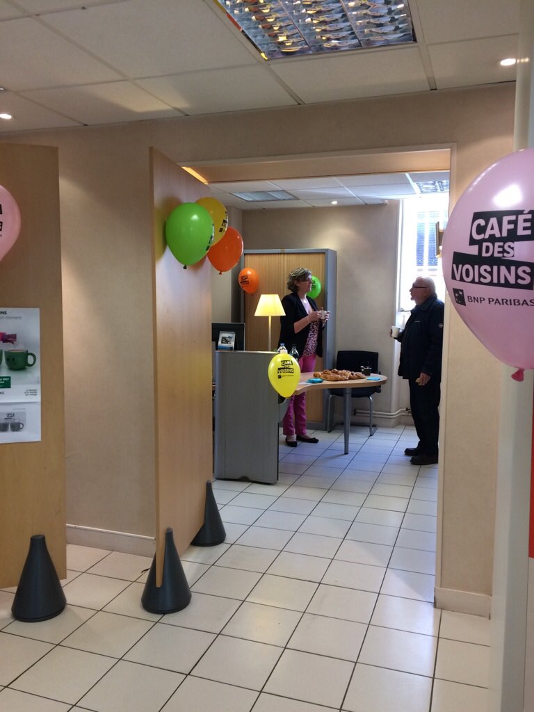 alexrambouillet's tweet photo. #cafédesvoisins à Rambouillet @BNPParibas. Moment convivial et digit👆all autour d'un café ☕️💻📱🎈. https://t.co/6OqKBvUnFC