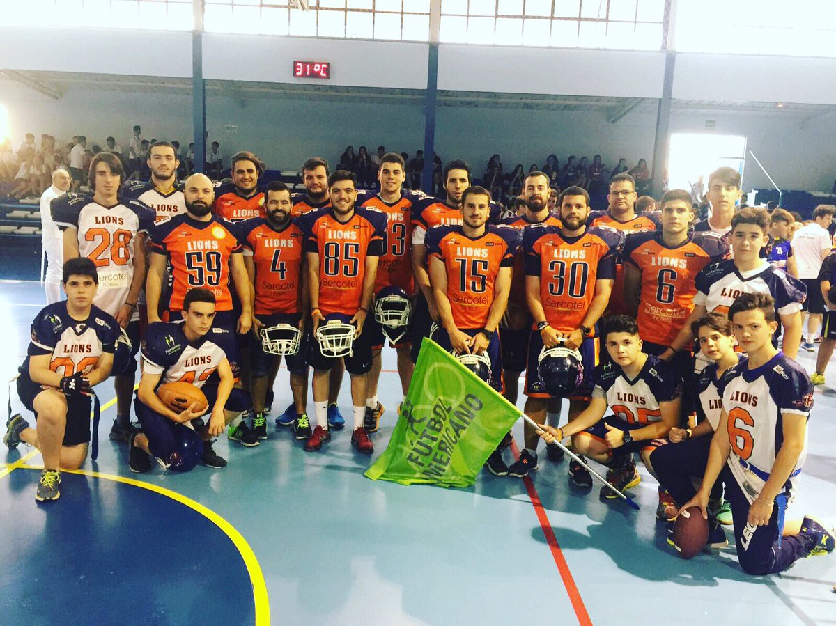 GranadaLions's tweet photo. Una pequeña representación del club en la #galadelDeporte de Maracena realizada anoche. #maracema @SercotelSports @McDGranada https://t.co/HZ5BwLhQDu