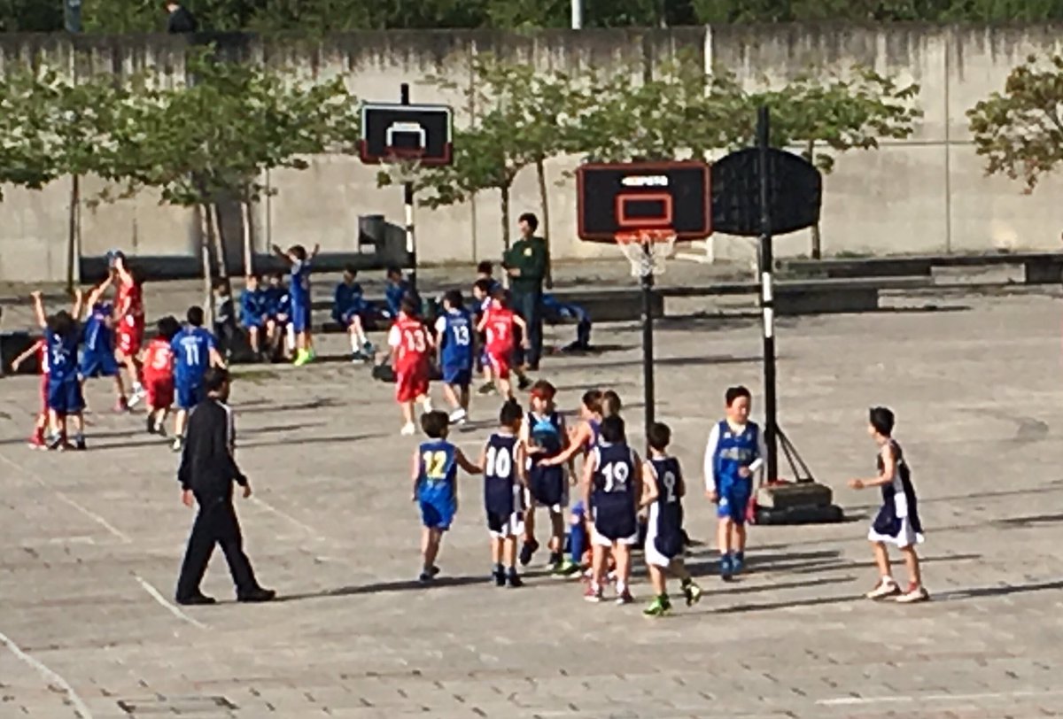 fcantabra's tweet photo. El Palacio de Deportes rodeado de Baloncesto 🏀 https://t.co/xUHJQFFkuW