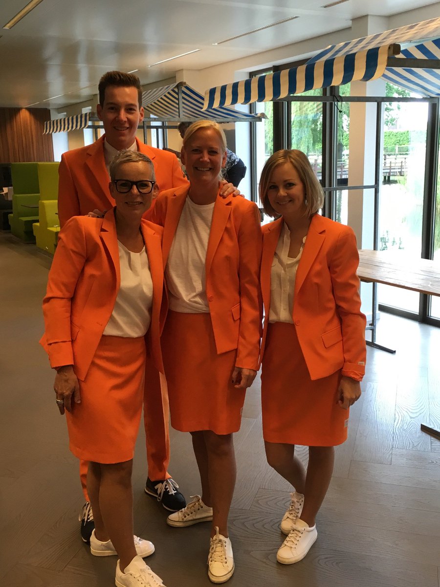 MSellenraad's tweet photo. Wij staan voor uw klaar @MarcVelden @elineseton ! Komt u vandaag ook naar onze woonbeurs @RaboKwaard https://t.co/P59vTESruZ