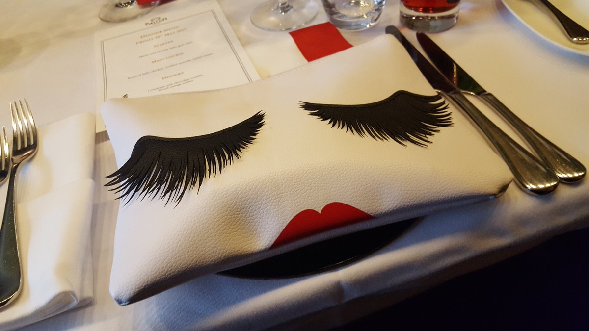 Strand0nBeauty's tweet photo. @davelackie @NinaWmakeup Thank you so much for your kindness, generosity, and friendship last night at @TheBalcon last night #DaveInLondon https://t.co/5wxm5ynuwU