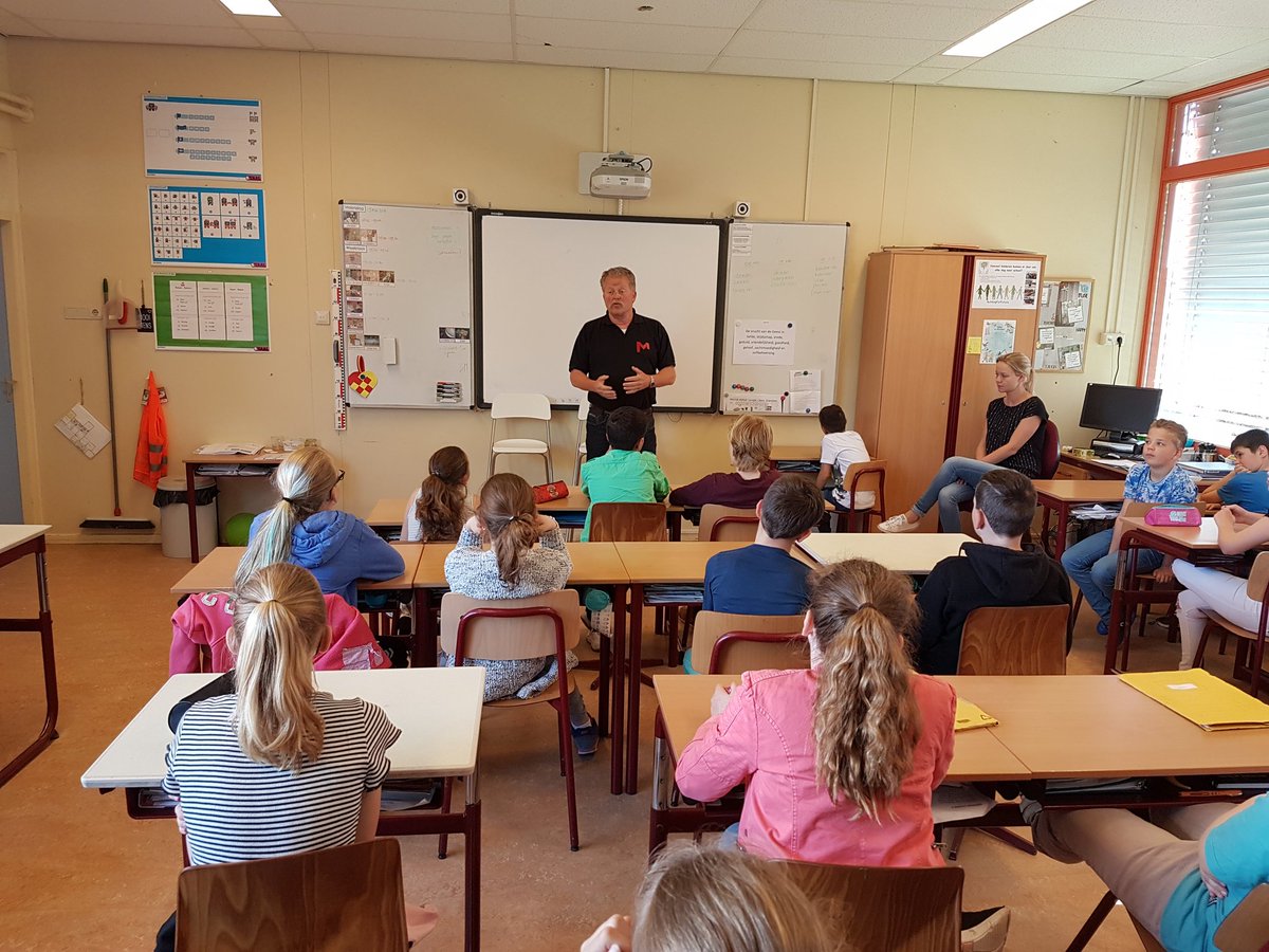 Onze instructeur <a href="/inkst/">Mind Garden</a> verzorgt een verkeersles dodehoek. Deze maanden gaan we met <a href="/CaritasUrk/">Caritas Urk</a> de meeste scholen op Urk langs. #veiligheid