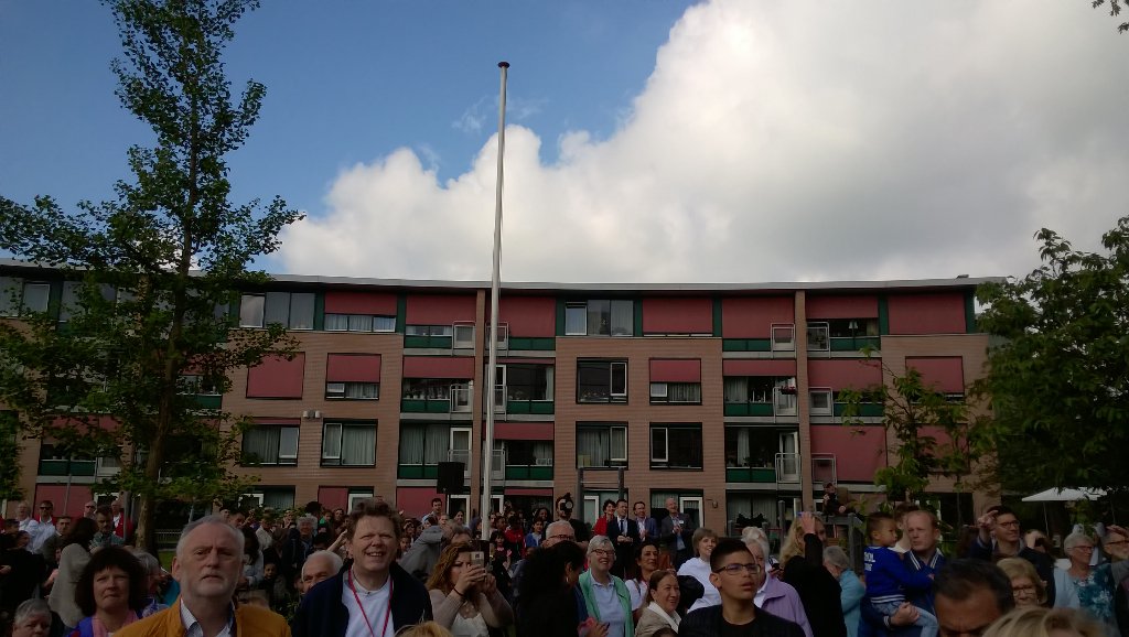 EnschedeZuid's tweet photo. Prachtig! Voor en door elkaar @deposten #feestvanverbinding https://t.co/nwZO0V7Eh6