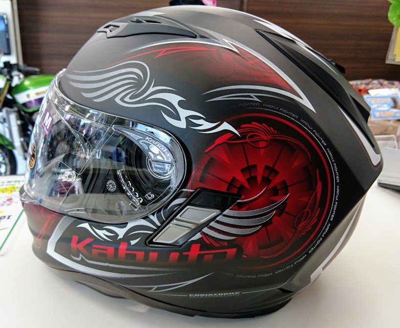 rico_hirakata's tweet image. 【#OGK #KAMUI2 #BLAZE】Kabutoから新色登場です☆今回のテーマは“伝統と先進。トライバルとオリエンタルの神秘グラフィック”
かっこいいですね😆私のオススメは、蛍光イエローがブラックにキレイに映える「マットブラックイエロー」です✨気になる方は #枚方店 まで🎵