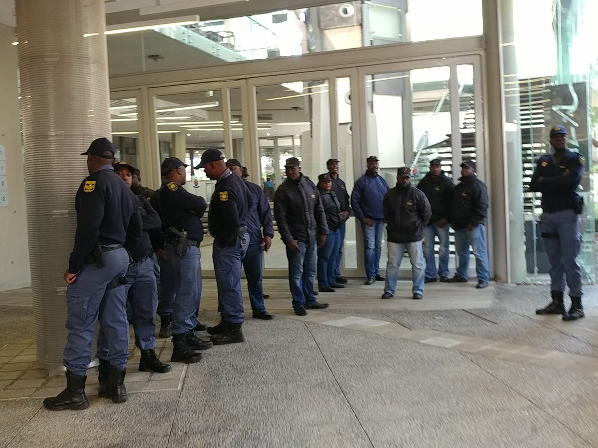 The_Fabled_Fez's tweet photo. Large Police contingent prevent entry @perdebynews @ANN7tv @eNCA. #UPOPENday #UPRapeCrisis https://t.co/N8gUZDom1r
