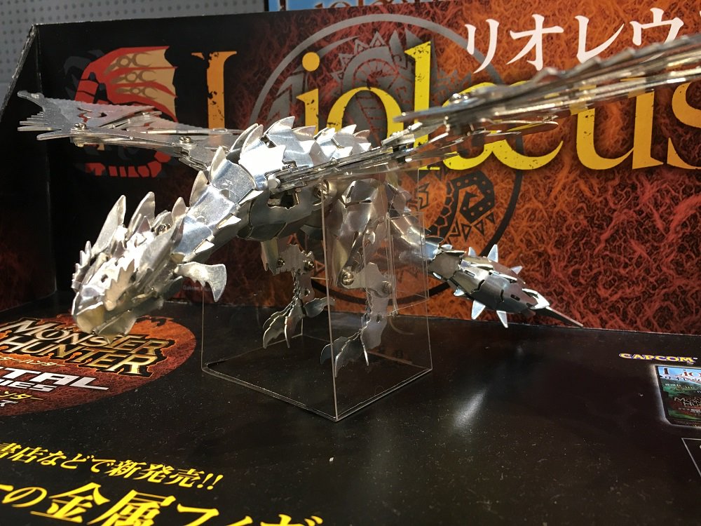 モンハン部公式 グッズ モンスターハンター シリーズの金属フィギュアが作れるメタル工作キット メタル リオレウス の実物がこちら 17年6月15日 木 発売 明日２１日開催の頂上大会仙台会場にも展示します T Co Rsig3myeep