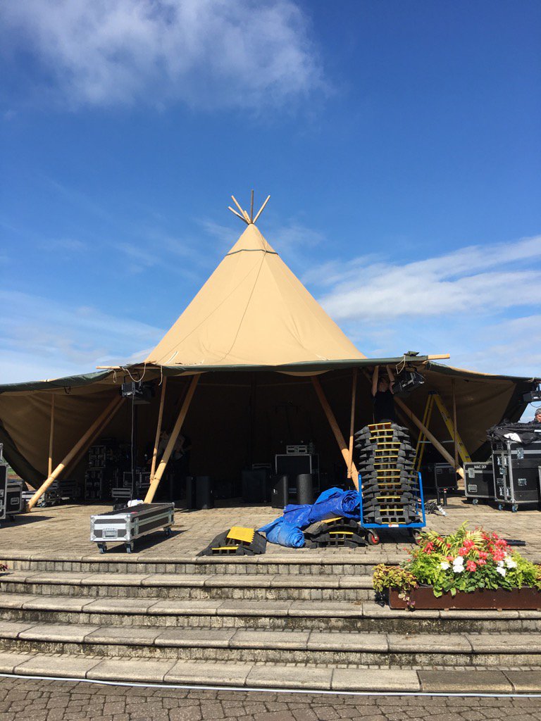 OPaparega's tweet photo. .Setting up the stage at Hanse Festival #hanse #blueskies #livemusic https://t.co/Y5KewleLG0
