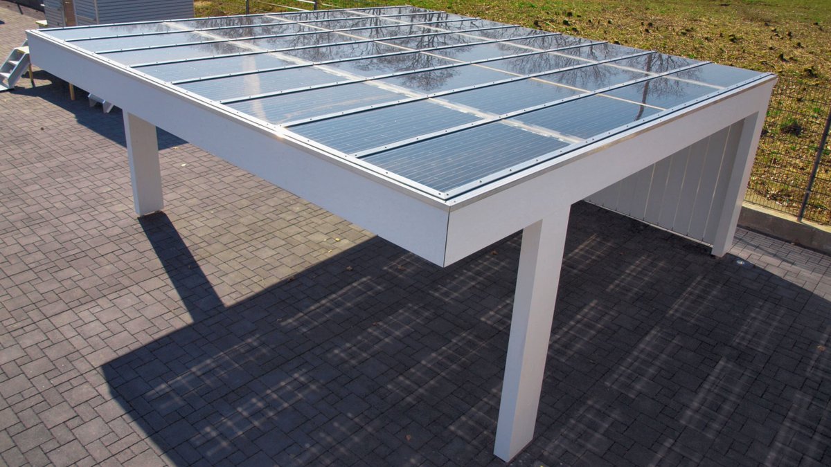holzon's tweet image. Solarcarport-System passend zum Haus und Umgebung. DEIN #ÖKOKRAFTWERK! #esonne #solar #solarcarport #solarterrasse ow.ly/FqzT30bTgXG