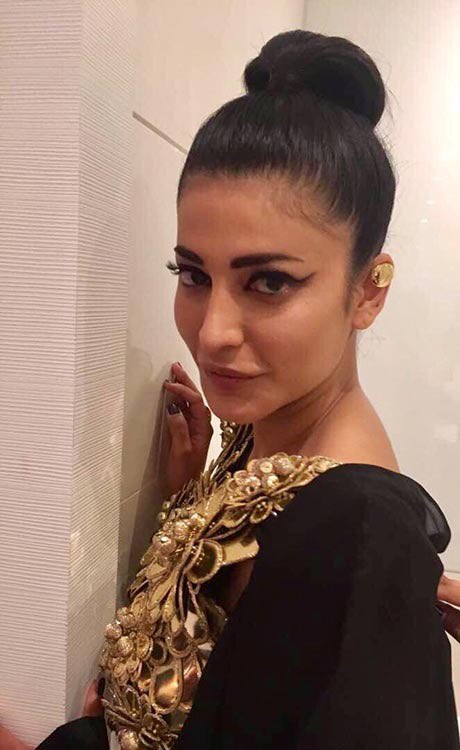filmfare's tweet photo. Such a rockstar!

@shrutihaasan makes her #CannesFilmFestival red carpet debut in this fierce desi avatar. Love every bit of it! https://t.co/D9kPj6SGfb