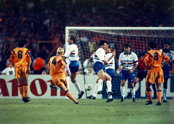 Aquesta imatge encara posa gallina de piel!!! Avui fa 25 anys!!! #Wembley #DreamTeam #1992 #GraciesJohan