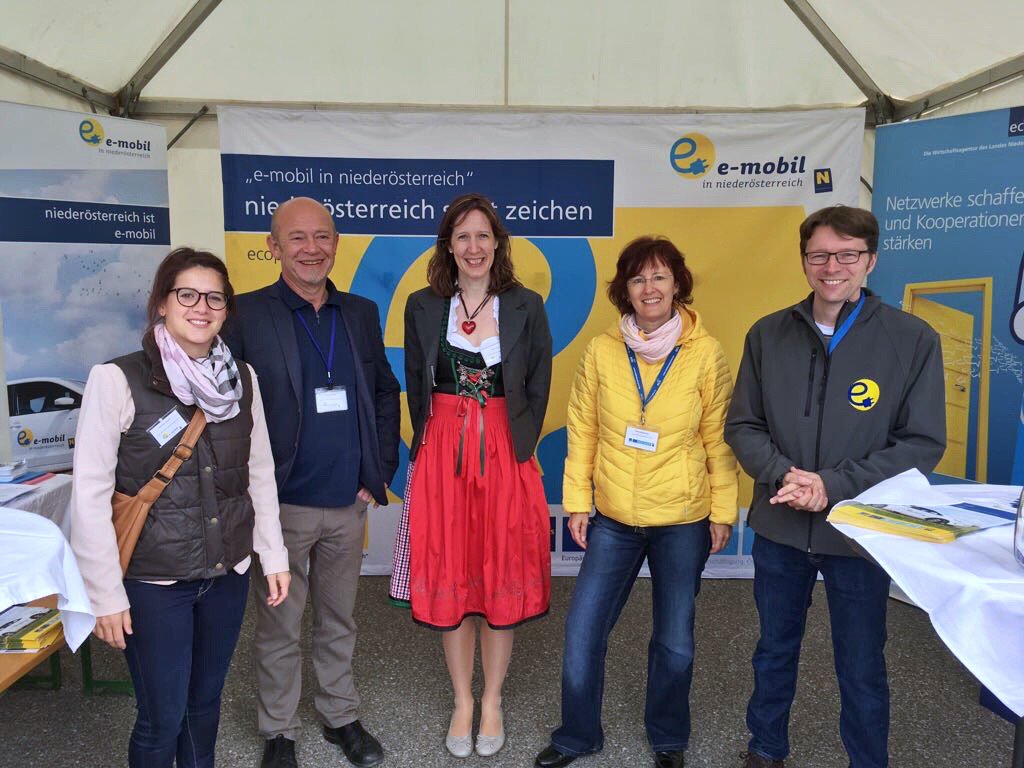ecoplus_noe's tweet photo. Der #eMobilitätstag ist eröffnet! Besuchen Sie uns heute am #Wachauring und testen Sie e - 🚗🚲🛵🛴 & Co! (freier Eintritt) #eMobilität #Testtag https://t.co/JqdasJosys