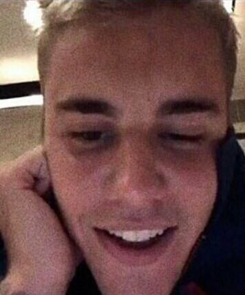 FlorDeBelieber's tweet photo. -Justin perdió 
-porque? 
-porque viste el tweet y no le diste rt

I Vote for @justinbieber for Top Social Artist #BBMAs #JustinBBMAs https://t.co/hEqwKAhdaj