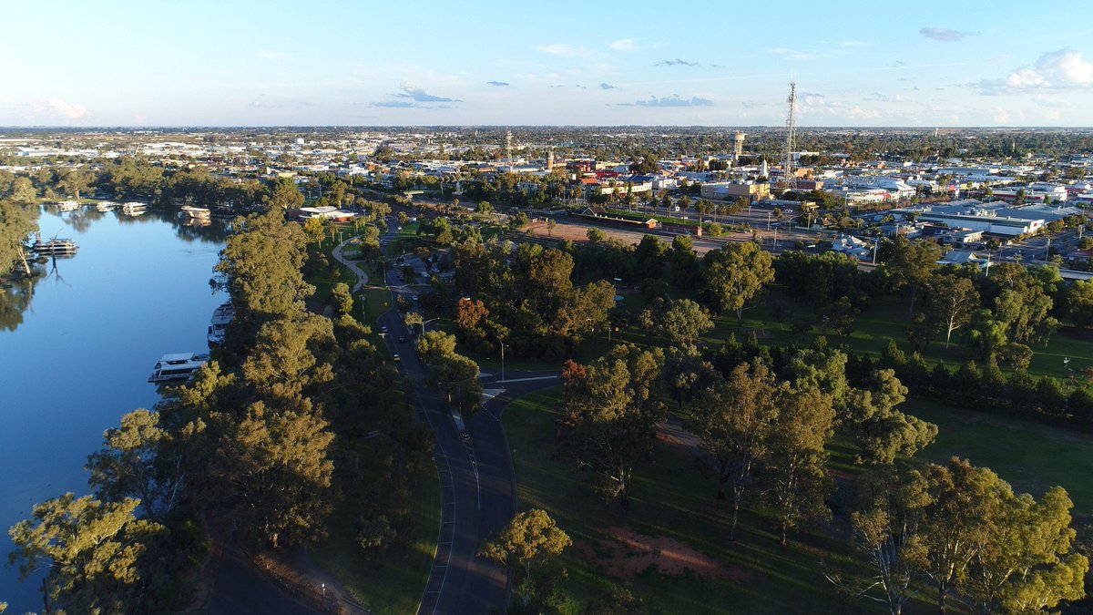 wombatknackers's tweet photo. #Mildura putting on a spectacular autumn 🍂 day today. https://t.co/lAunA5cvvq
