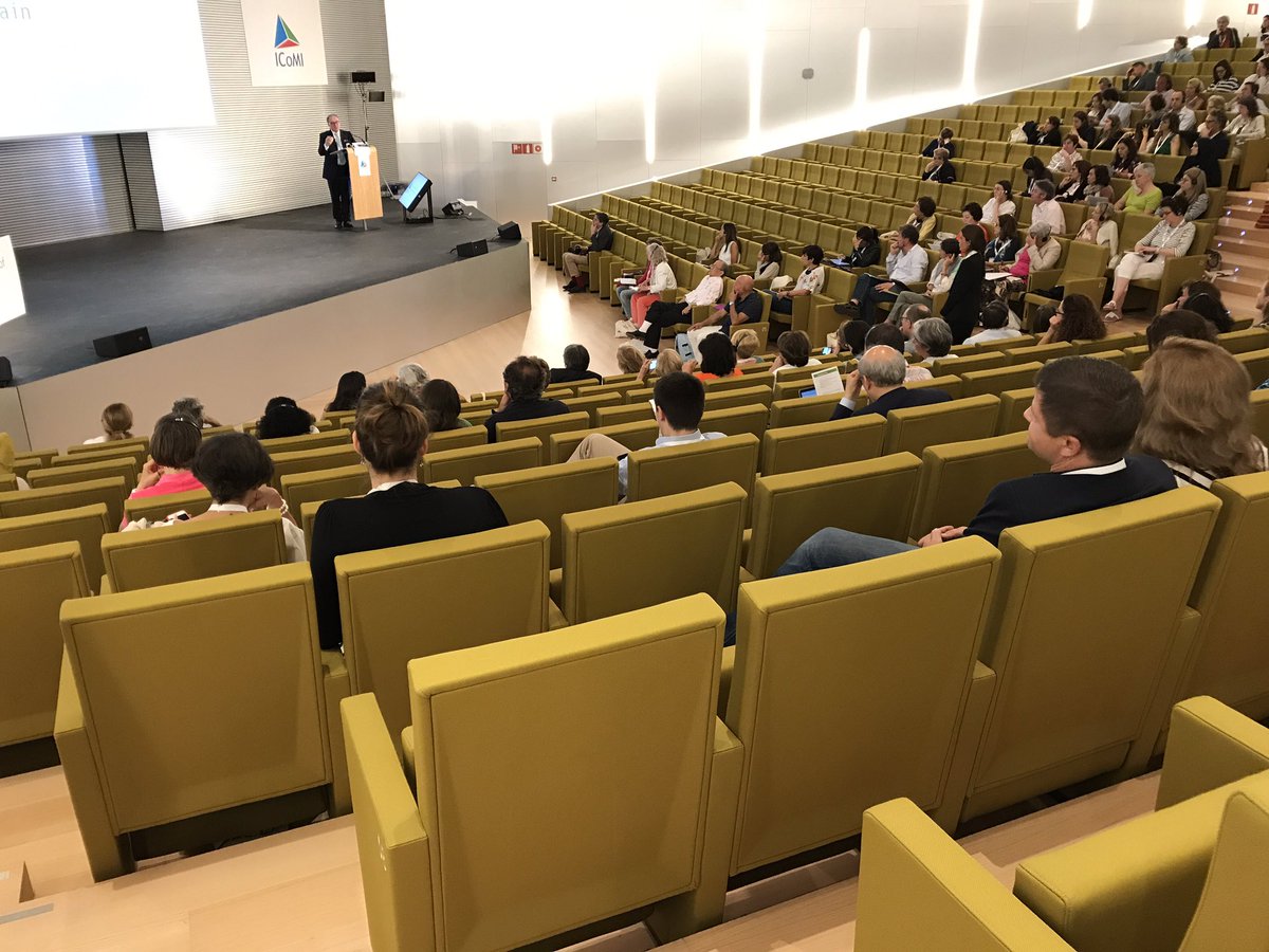 labolife_es's tweet photo. Continuamos con el Prof #TorelloLotti #icomi2017 #palma365 #microinmunoterapia https://t.co/QvlZ9nY4C9