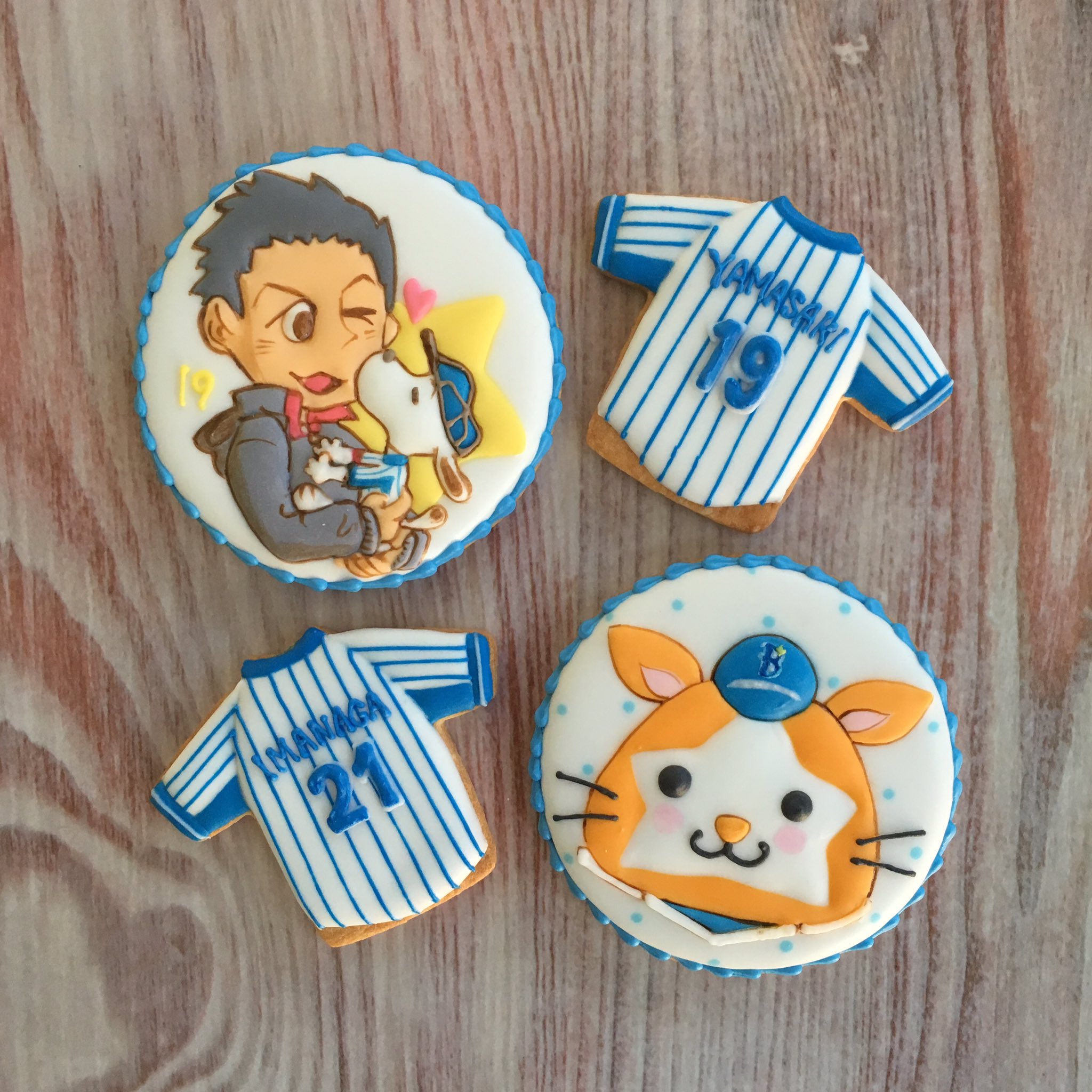 あんこ A Twitter 横浜優勝おめでとうございます 以前作らせていただいたベイスターズクッキー 山崎選手 スヌーピーと今永選手 スターマンです 横浜denaベイスターズ 横浜優勝 スターマン スヌーピー アイシングクッキー お菓子作り コッタ T Co