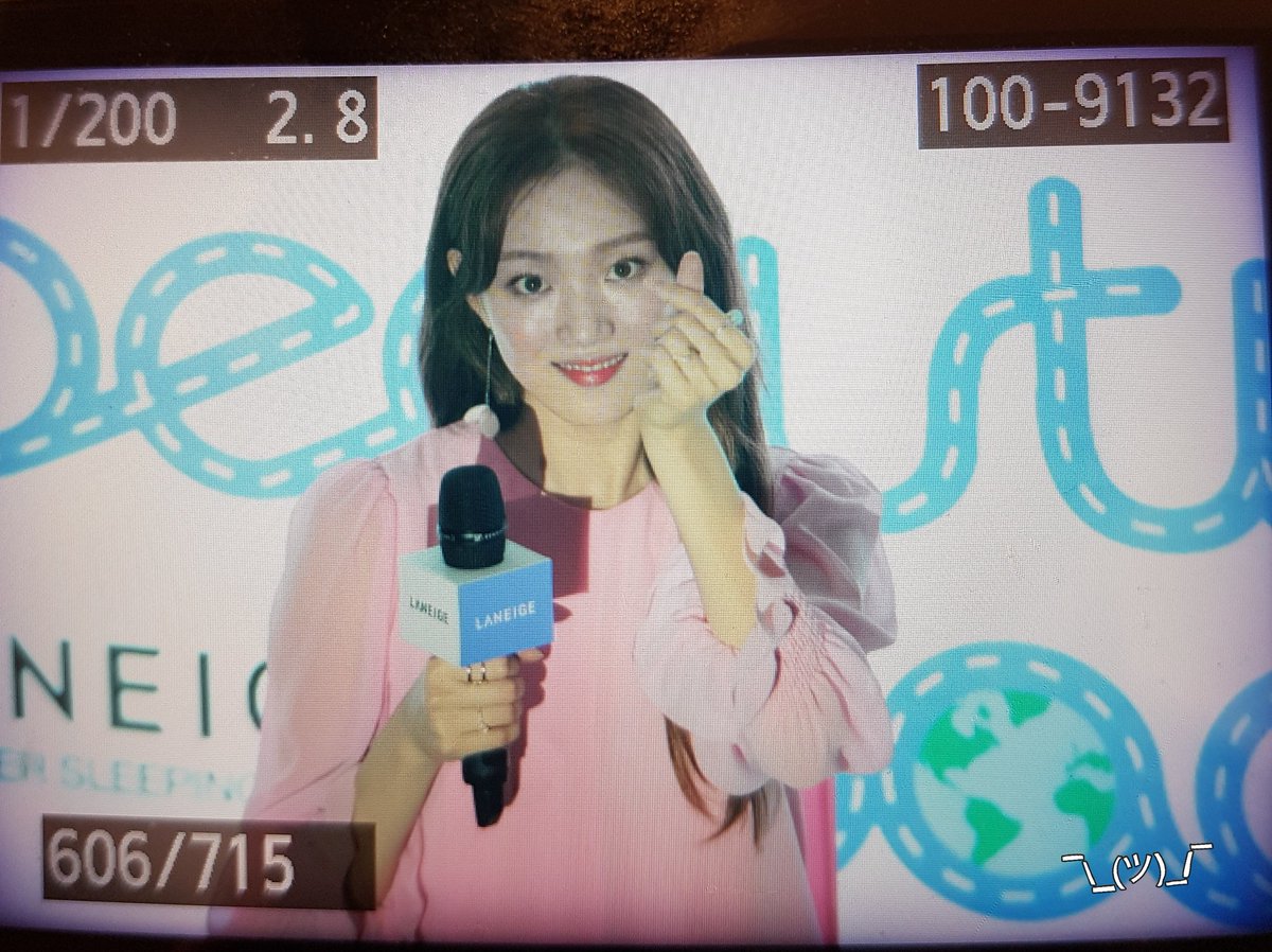 pinkvelvts's tweet photo. Preview 170520 Lee Sung Kyung Laneige Event Ion Orchard Singapore #LANEIGE #이성경 https://t.co/XIvVCI9we6