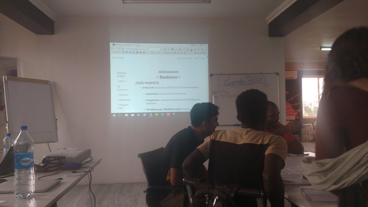 mootje_diaby's tweet image. Brainstorming #Hackerthon