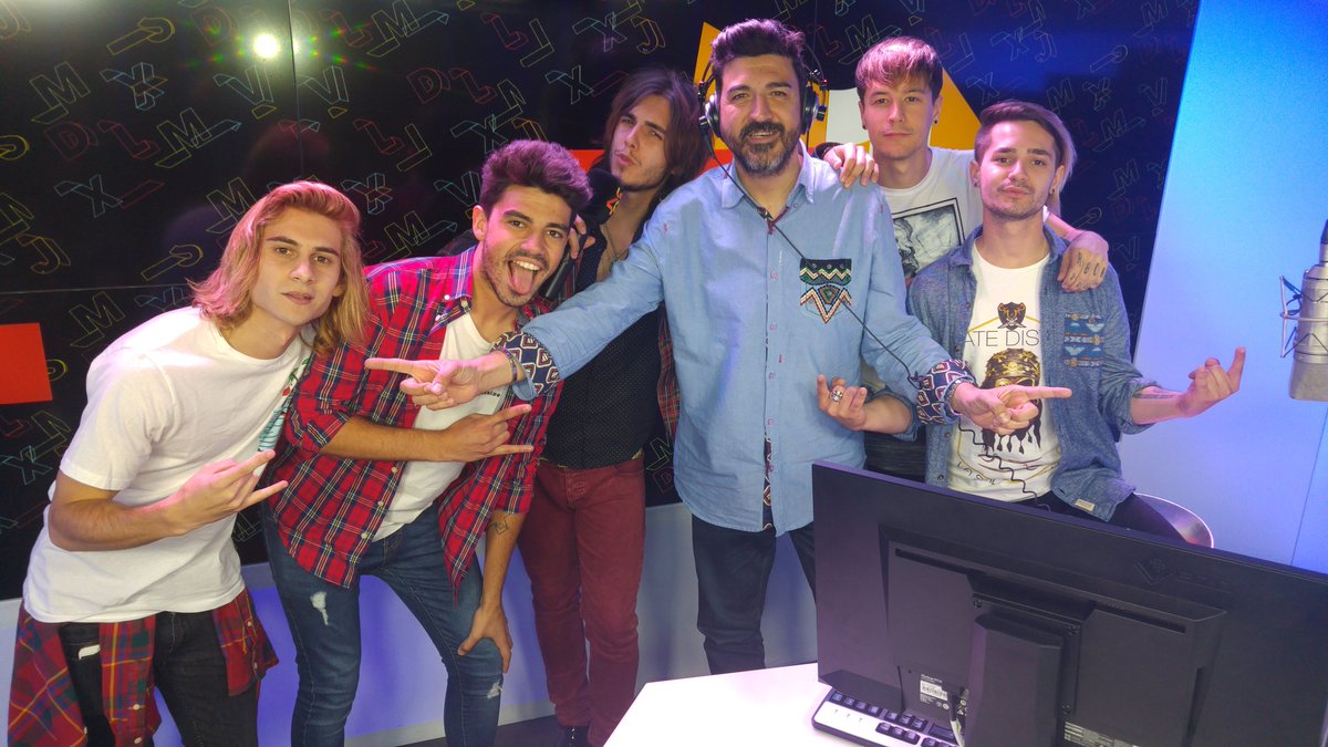 Del40al1_es's tweet photo. #32 (+1) @Bromas_Aparte MI VIDA SIN TI
Y estreno exclusivo de su vídeo!!
#Del40al1CocaCola https://t.co/eS0pOnT8qo https://t.co/NKLUZ90Q6q