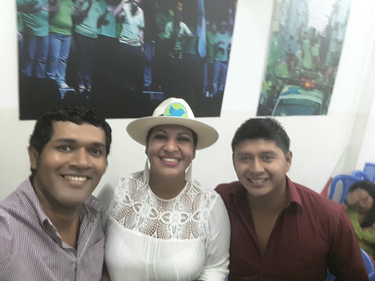 FRG_2017's tweet photo. @maggm3 @marcelaguinaga @apguayas @35PAIS @majo_carrion @SofiaEspin35 @GoberGuayas @JorgeGlas @ViviGuevaraV @JuanitoFSC @DiaSandovalMite @tuiterosap @elmoro_83 @TuiterosLoja Defendiendo nuestra Revolución de nuestras trichera @FRG_2017 #100xcientoRevolucionario https://t.co/8yIMB3zjuE