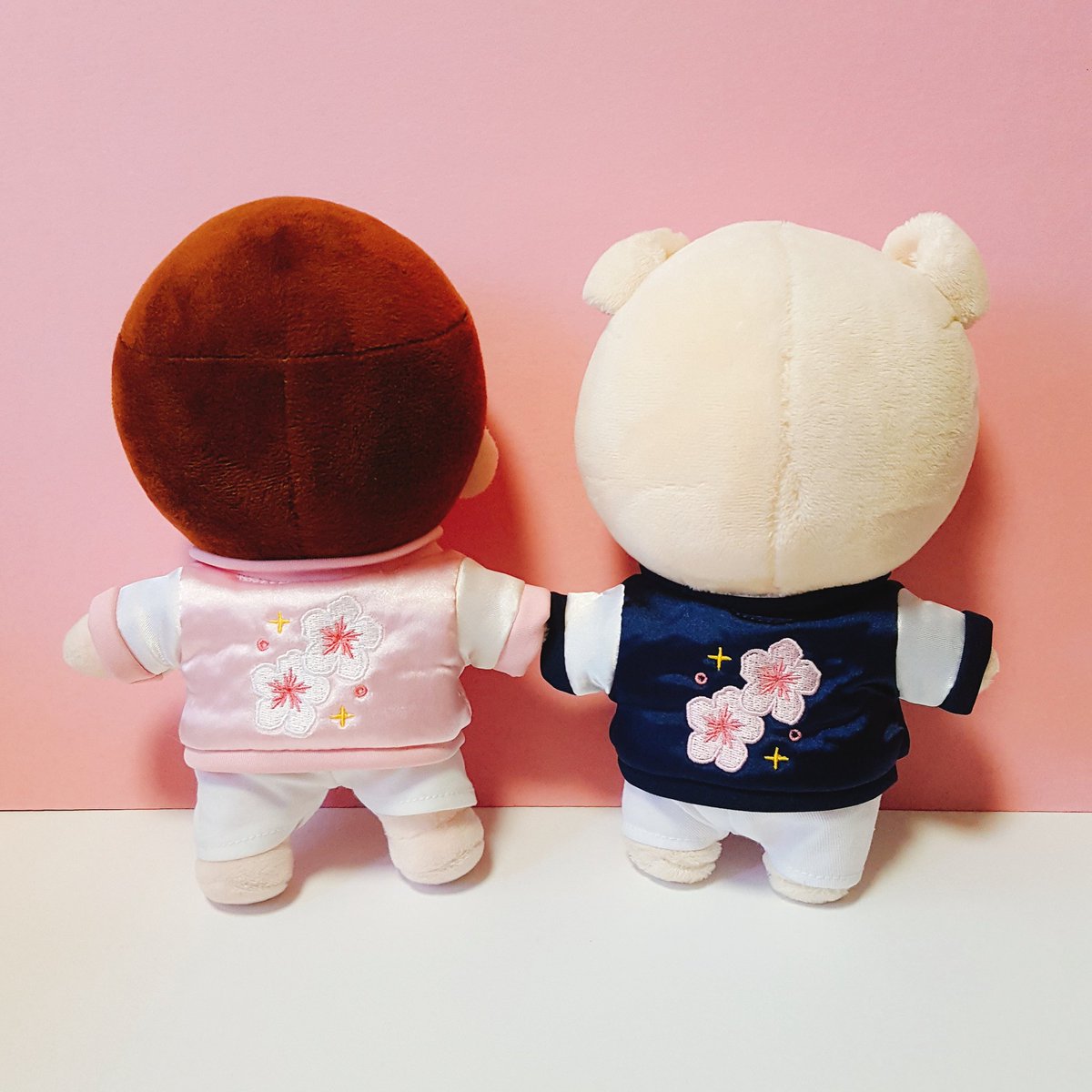 monkle_closet's tweet photo. 🌸몽클로젯 1차 옷장 벚꽃 스카쟌🌸
솔직히 자수고 색감이고 원단이고 디자인이고 쩌러따 쩌러따 ㅠㅁㅠ 인형 스카쟌이 이렇게 예쁠 일?! 볼터치 빼고 무보정 사진입니다!💕
입금중 https://t.co/SOOfYLbQ5V https://t.co/zTKF5HL6e8