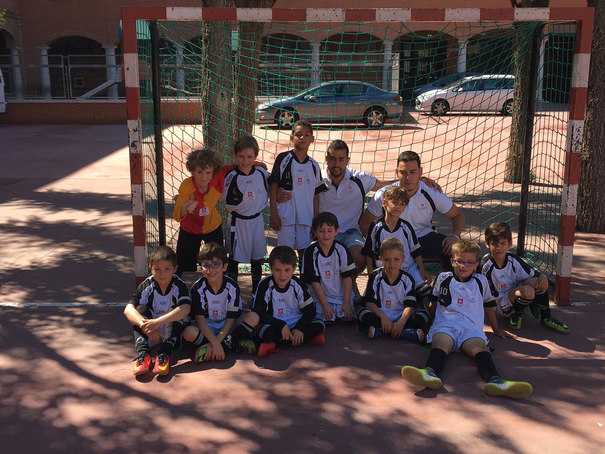 salesianosatoch's tweet photo. ¡Nuestro Prebenjamin favorito nos regala un Oro en la liga de @ecatolicas ! La ilusión ha sido la protagonista del patio de nuestra Casa 🥇🥇 https://t.co/JP21O8dpZO