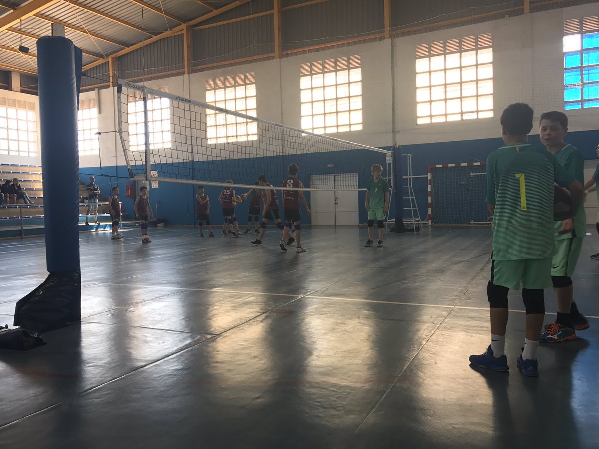 sitog8's tweet photo. Derbi català a Castellón entre el @FCBVoleibol i @VOLEIOLOT. #CEIM17 @fcbamateurs @VoleiCatala https://t.co/DWdtD62lsn