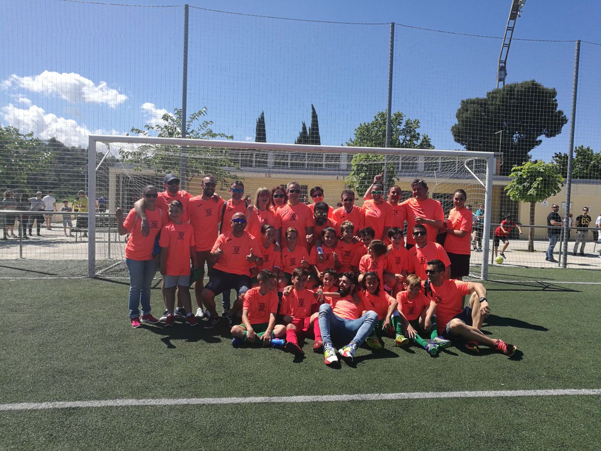 Enhorabona a tota la plantilla de l'Aleví E pel títol de lliga i ascens a 2a divisió <a href="/28Collado/">Jonatan Collado</a>  <a href="/CERDANYOLAFC/">CERDANYOLA VALLÈS FC 💚</a> Gran Temporada!👌👌