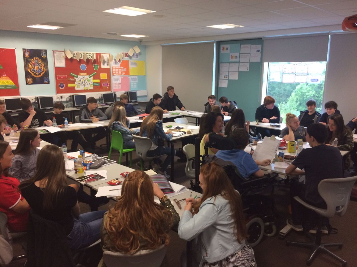 HalewoodAcademy's tweet photo. Great to see so many Year 11 students in school today for GCSE revision! https://t.co/L6LmW2f8hi