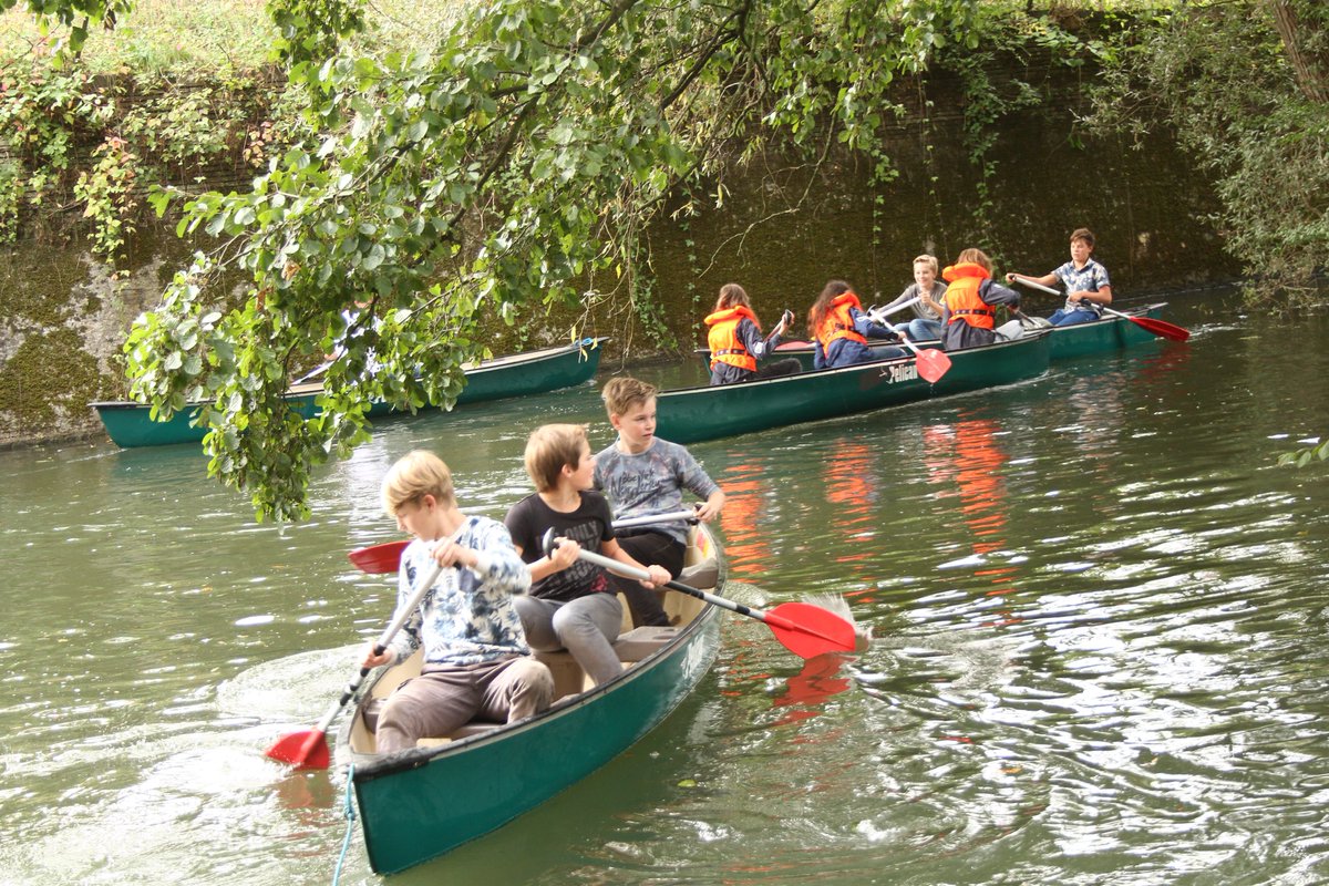 WIE HEEFT ONZE KANO'S GEZIEN? afgelopen week zijn er vanaf de koningsweg 310, 2 kano's(1 groene,  blauwe) #gestolen. @PolitieUtrecht, 🛶🔄
