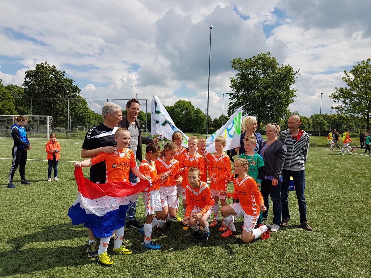 HJtenT's tweet photo. Longa30 jo11 7g ongeslagen kampioen! #longa30 #svlonga30  @longa30 https://t.co/MRESp4E99w