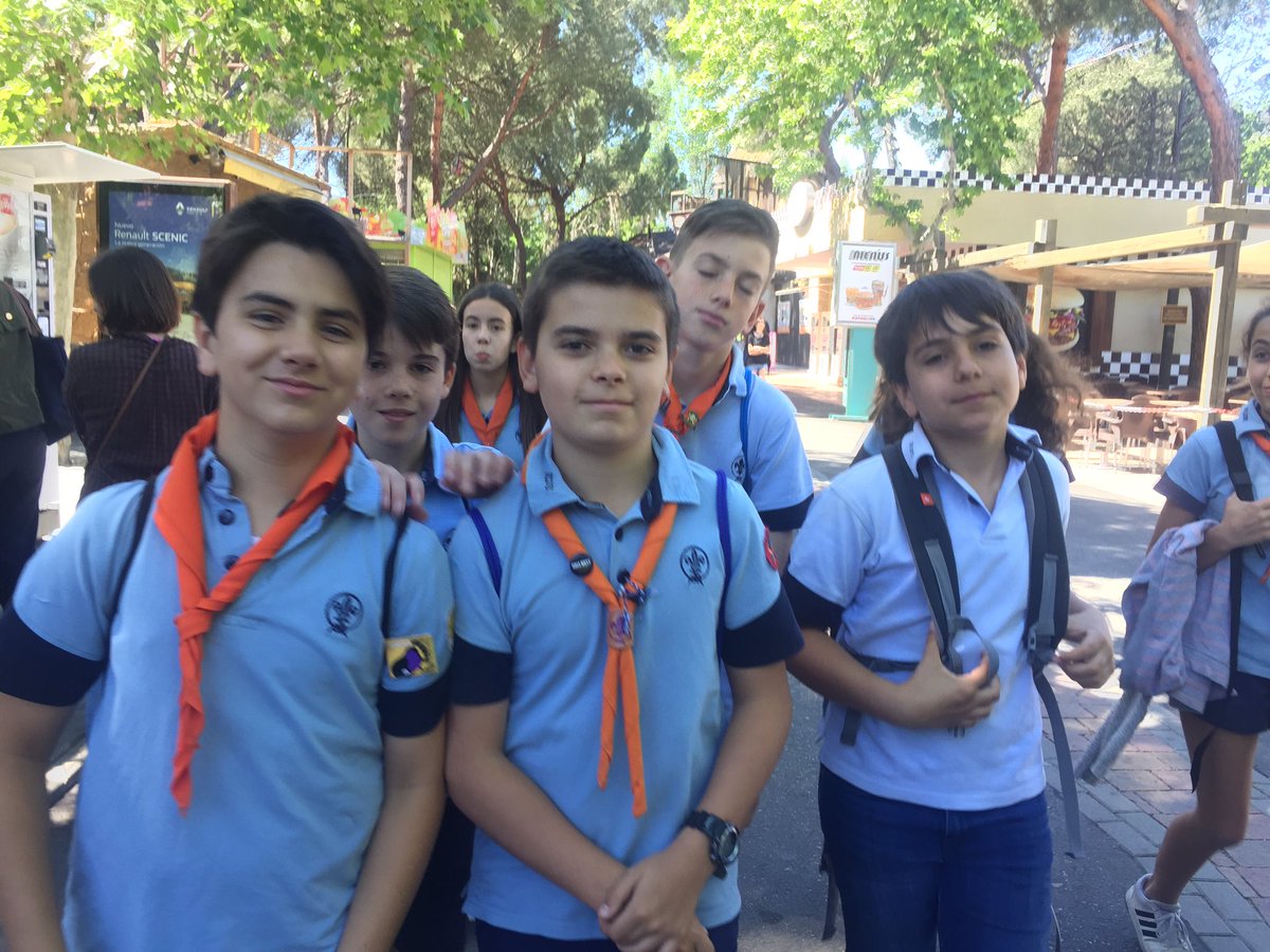 Ya hemos llegado al parque de atracciones!! 🎢