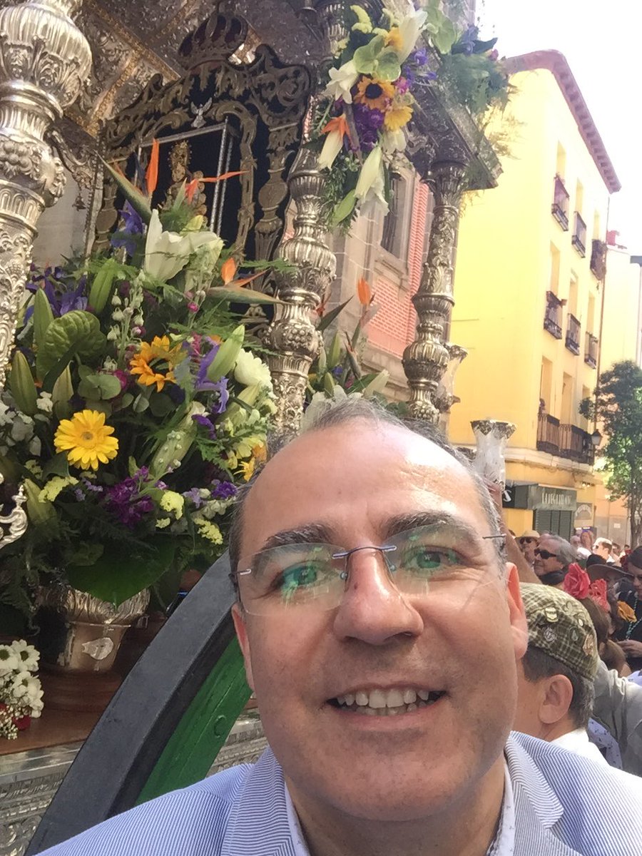 bordadosperales's tweet photo. Y llego el día, que felicidad verlo en la calle, camino del Rocío.
#virgendelrocio #rocio #hdadmatriz #madrid #hdadrociomadrid #spain https://t.co/hQu2ODl6ja
