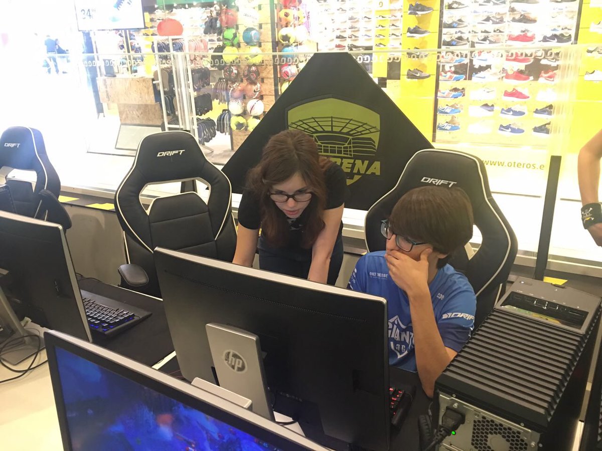 LaArenaeSports's tweet photo. ¡Comienza el 2vs2 en el #GiantWeekend en @LaVaguada con premios de @DRIFTgamingeu y @GiantsGaming ¡aún estás a tiempo de venir y disfrutar! https://t.co/f01Cc7X1qk