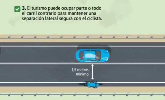 guardiacivil's tweet photo. Para adelantar ciclistas puedes invadir el carril contrario aunque exista línea continua.

➡️ Sin crear riesgos 
➡️ Respetando el 1´50 https://t.co/N3j3ysld5U