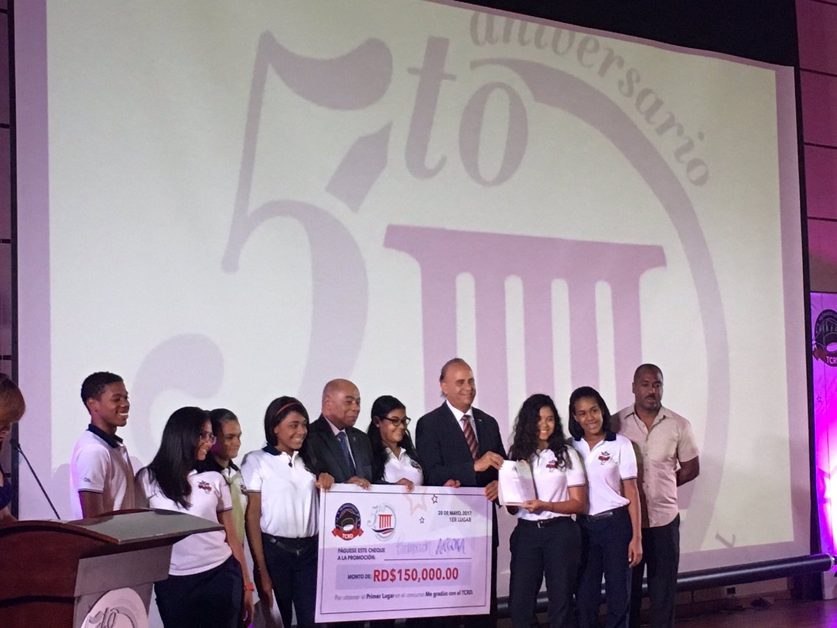 TribunalConstRD's tweet photo. PRIMER LUGAR: Promoción Ancora del Colegio Nuestra Señora de la Paz #MeGraduoconelTCRD https://t.co/jqc44gsxhq