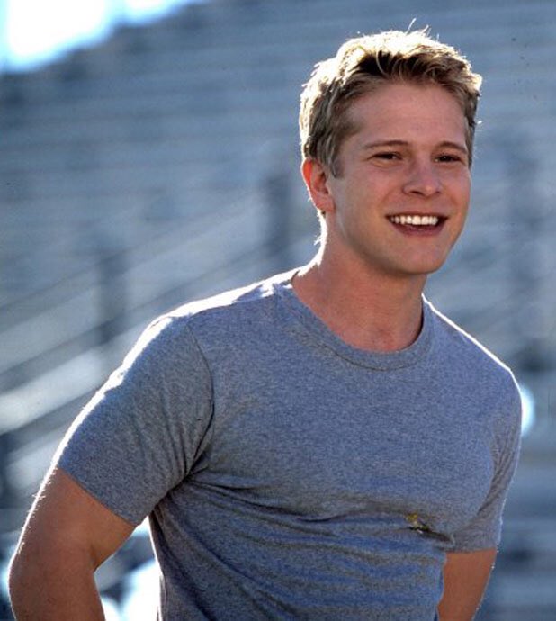 Happy bday to my first love matt czuchry aka logan huntzberger he\s 40 today and I wanna die 