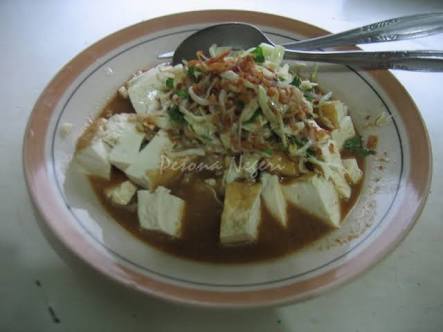 indraardiyanto's tweet photo. Abis #GoyangRp1Magelang kita nyebrang aja dr alun alun magelang buat makan kupat tahu endezz ini @myXL_Jogja @Ratrichibi @fauzanalfi https://t.co/LBk6rQDney