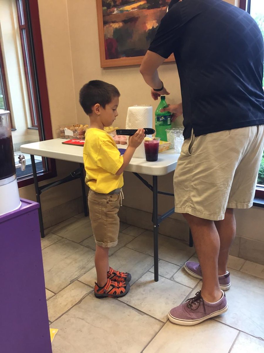 LemonadeDayMoCo's tweet photo. @LemonadeDayMoCo is going on as scheduled. Here's Luca's Lemonade at the Ellettsville branch of the IU @iucreditunion #ldmoco https://t.co/38I6V0GpyF