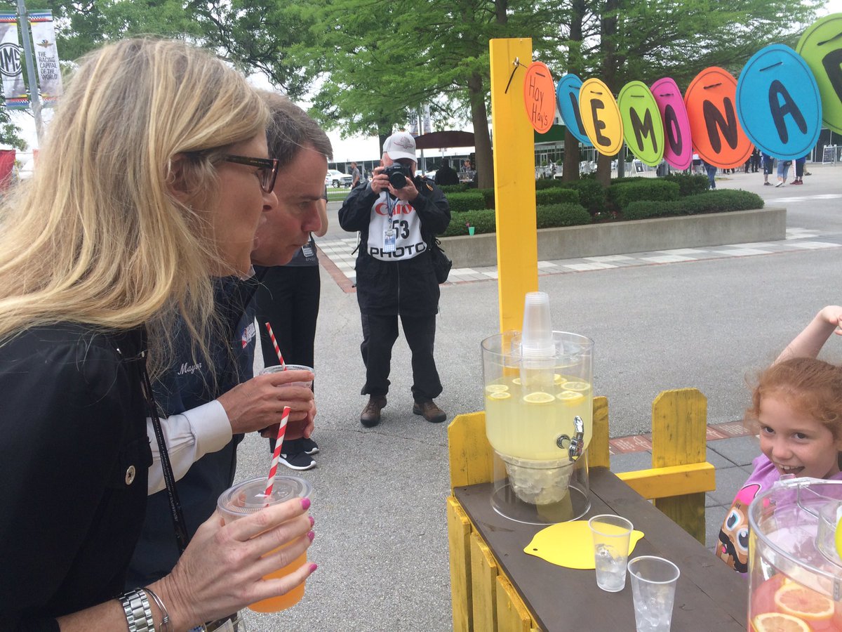 lemonadedayindy's tweet photo. Thank you to @IndyMayorJoe and his beautiful wife who stopped by for some #Lemonade after breakfast @IMS #SupportYouth #SuccessIsSweet #Indy https://t.co/CvqXW16IH3
