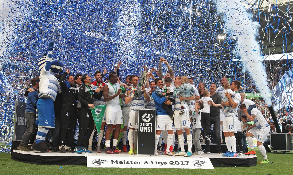 MSVDuisburg's tweet photo. Spielbericht: https://t.co/iGRsCu3wez und Stimmen: https://t.co/MZd8lepQio zum Meistertitel #MSVZWI https://t.co/RSg2JAnXTN